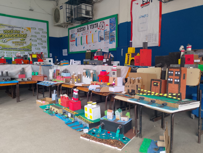 Exposição de maquetes sobre Revolução Industrial do 8º ano do Ensino Fundamental II.