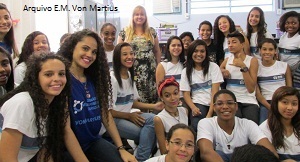 Alunos são produtores de programa da Web Rádio
