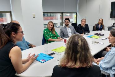 Educação para as mídias e experiência MultiRio em encontro com representante da Unesco