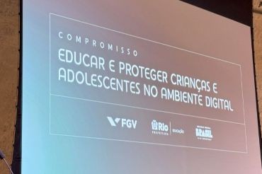 Como educar e proteger crianças e adolescentes em ambientes digitais