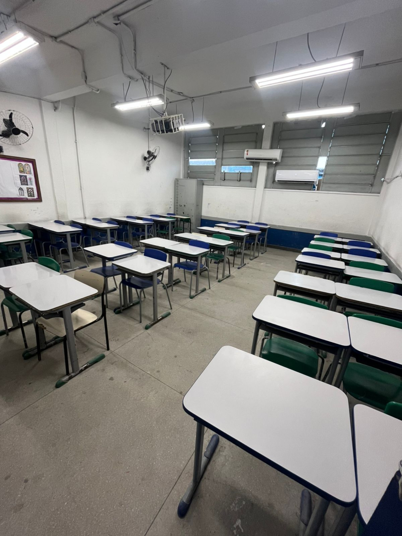 Sala de aula antes da presença dos alunos.